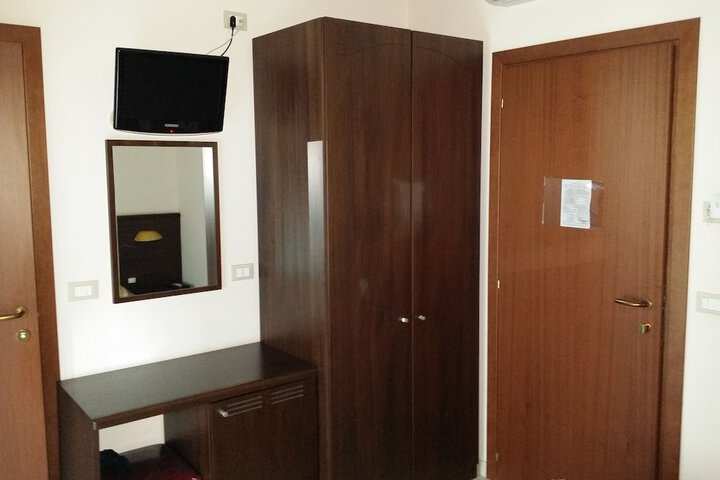 Room 17 of 63