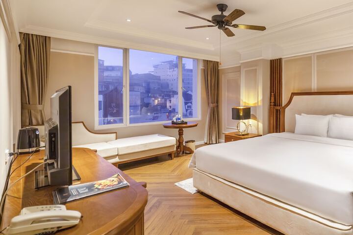 Room 28 of 62