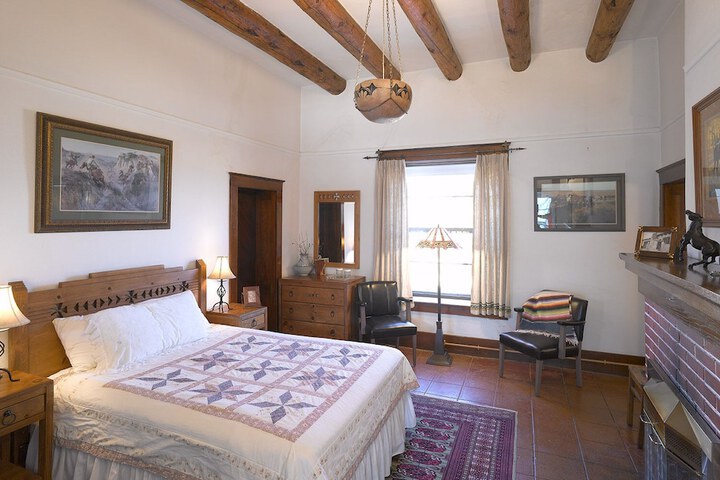 Room 10 of 35