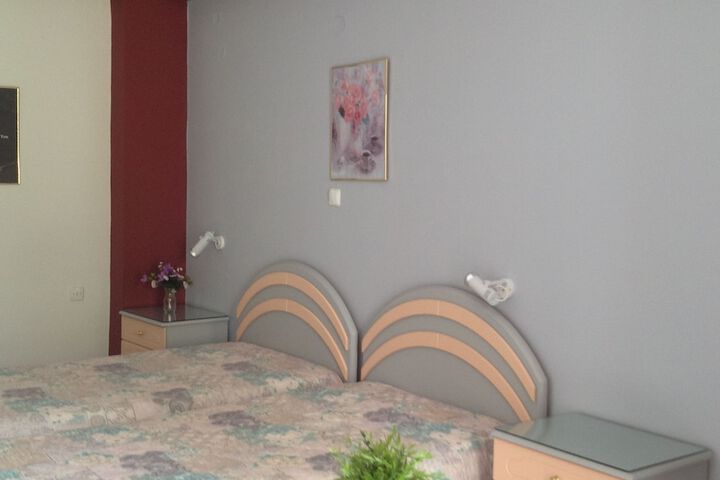 Room 4 of 42