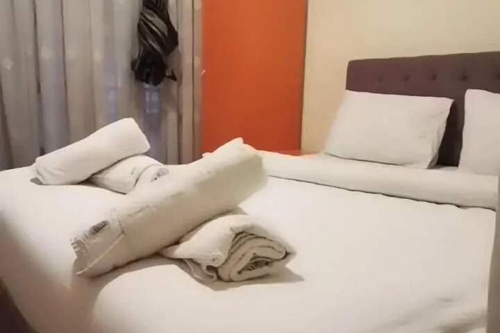 Room 10 of 29