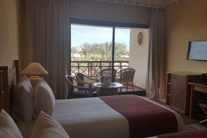 Room 2 of 75