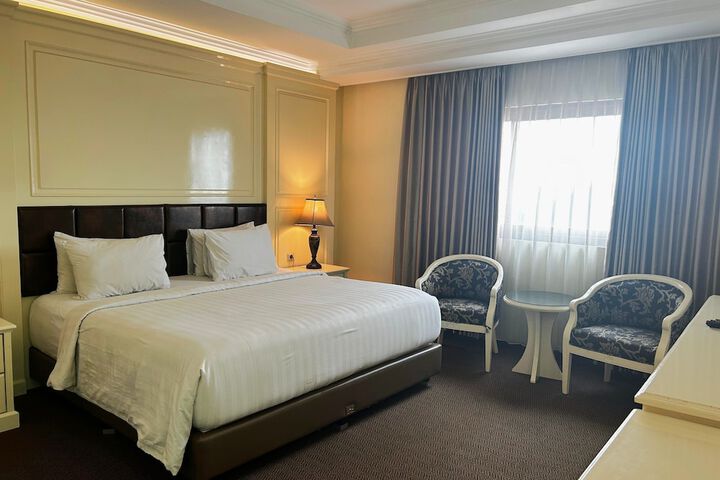 Room 6 of 28