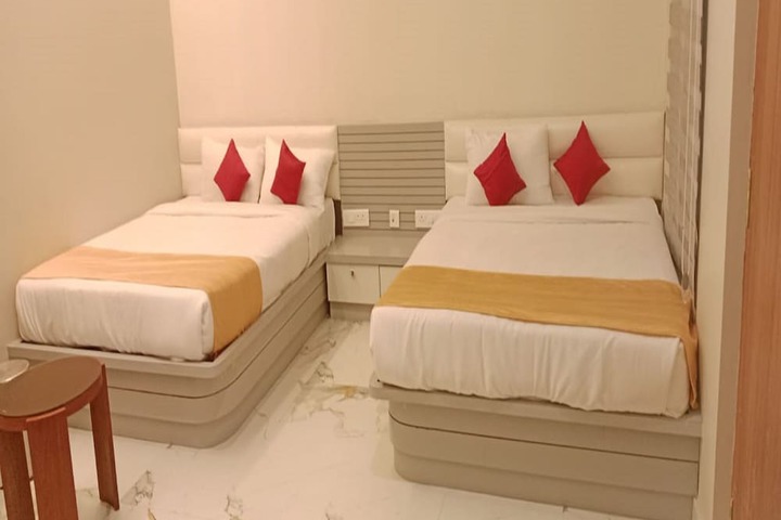 Room 16 of 36