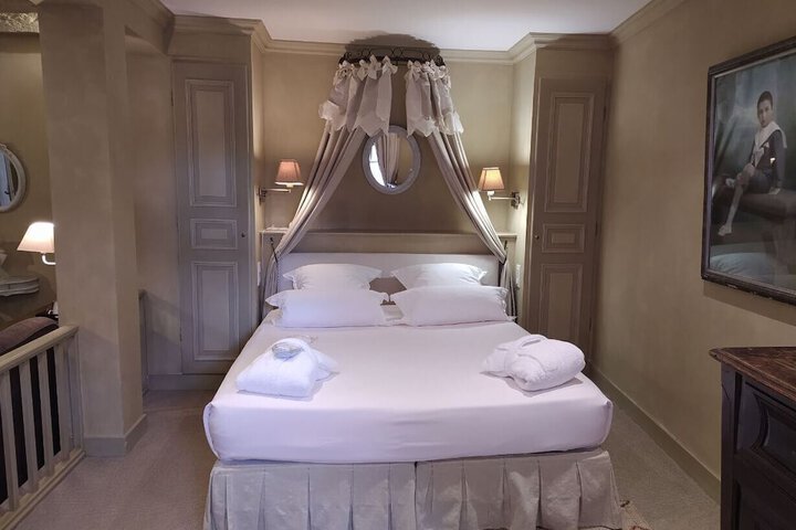 Room 16 of 40