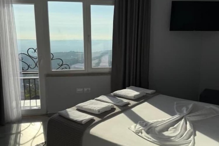 Room 10 of 36