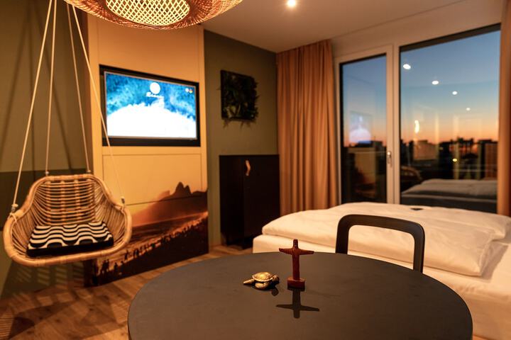 Room 16 of 50