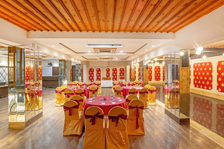 Ballroom/Hall 43 of 54