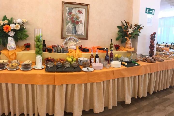 Dining 20 of 27