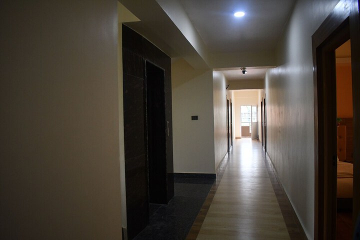 Ballroom/Hall 74 of 95