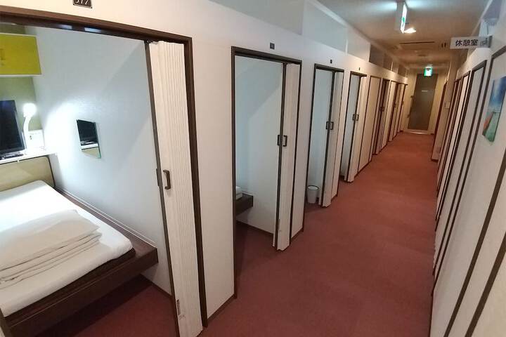Room 9 of 31
