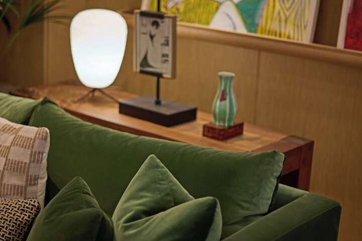 Lobby lounge