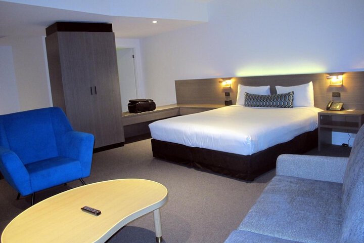 Room 10 of 26