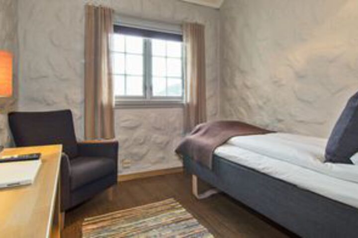 Room 34 of 106