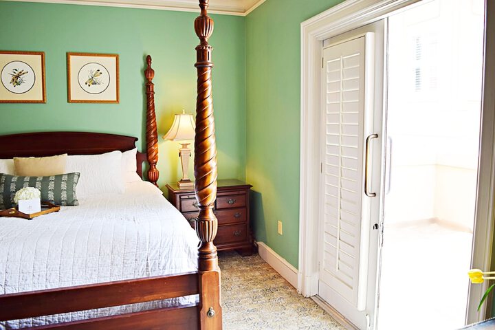 Room 34 of 227