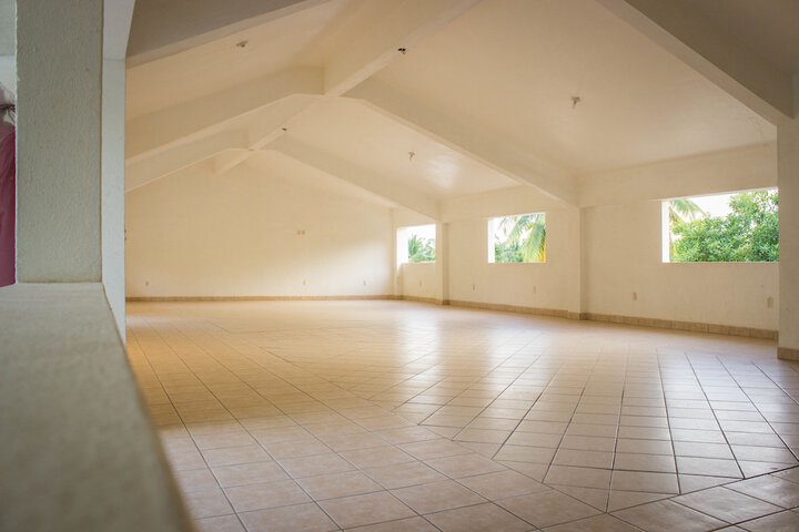 Ballroom/Hall 30 of 47