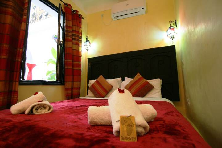 Room 5 of 107