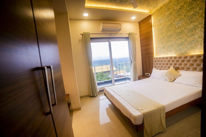 Room 4 of 39