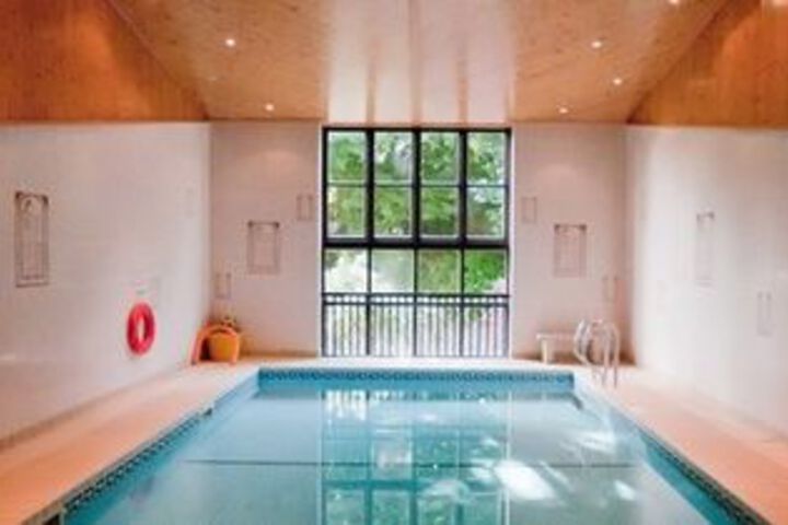 Pool 7 of 10
