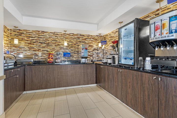 Breakfast/Coffee Service 25 of 32