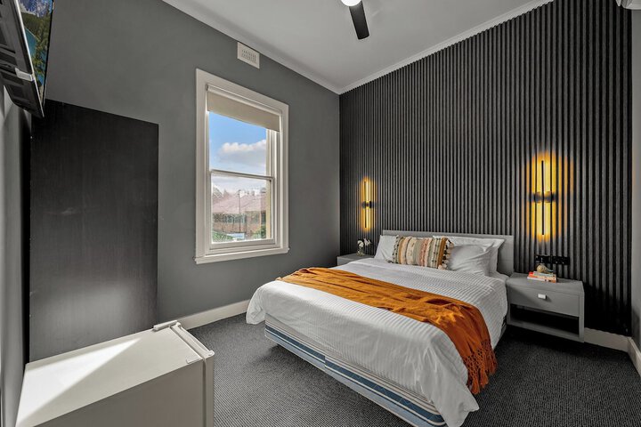 Room 10 of 19