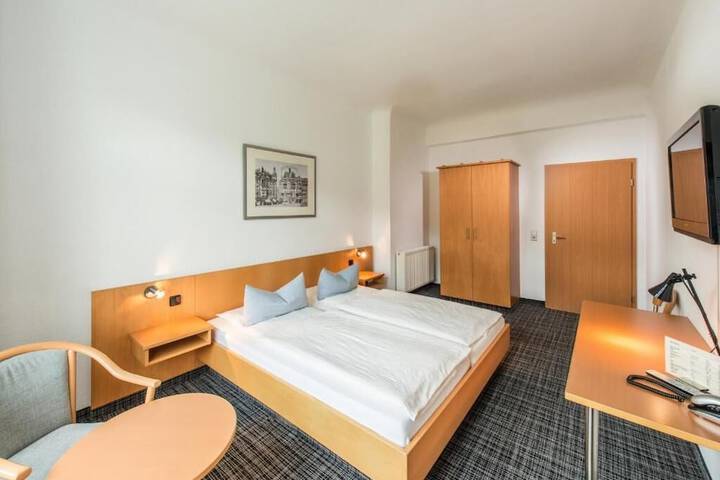 Room 11 of 20
