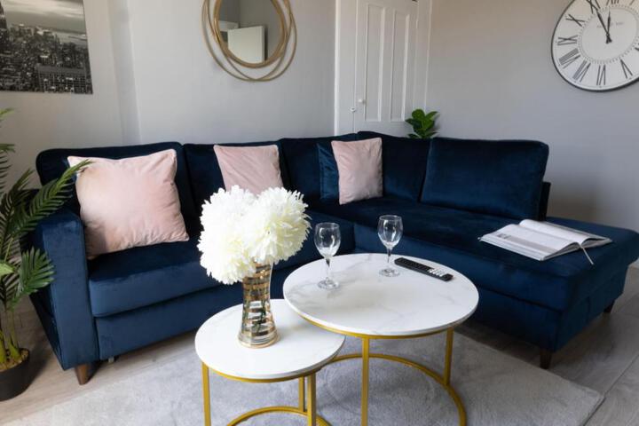 Spacious 2 Bed Apt Sleeps 5 Relocation Kent
