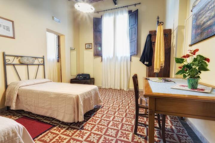 Room 3 of 70