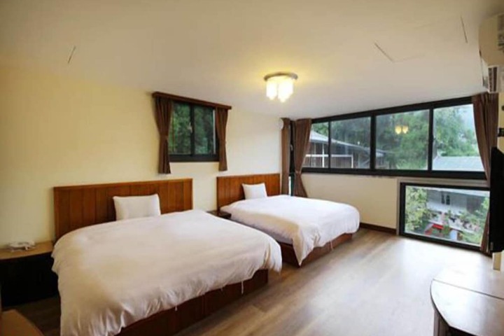 Room 9 of 35
