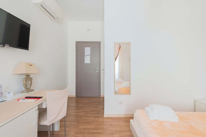 Room 16 of 80