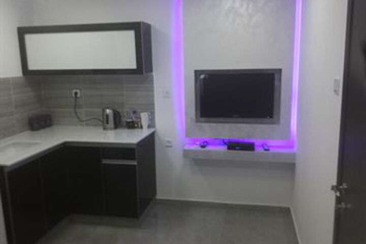 Room 12 of 16