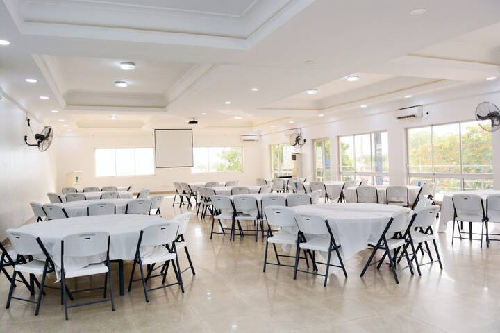 Business Center 4 of 11