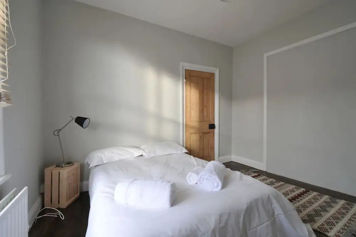 Room 2 of 16