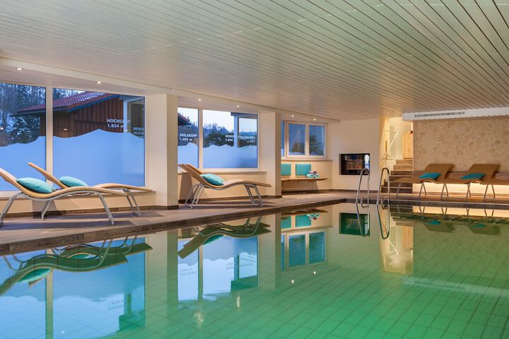 Pool 33 of 48