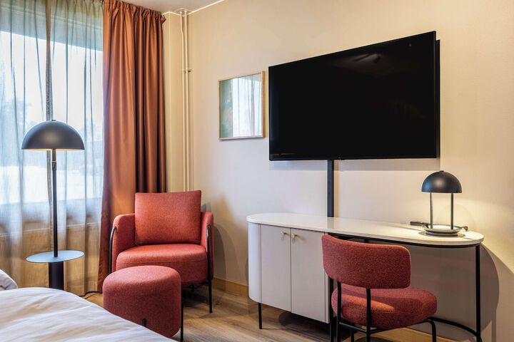 Room 35 of 62