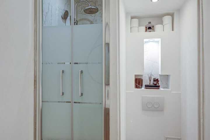 Room 32 of 41