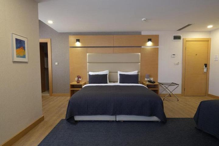 Room 10 of 20