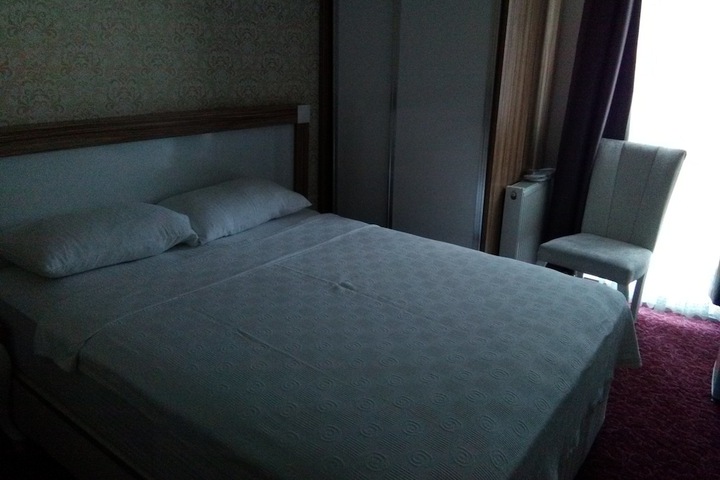 Room 6 of 33
