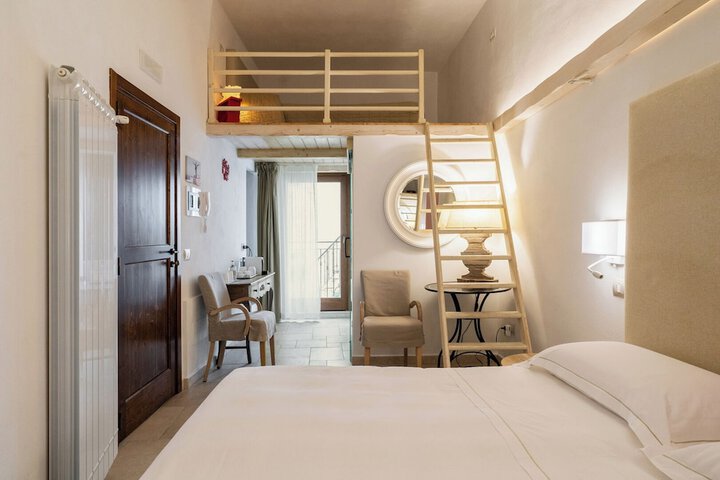 Room 8 of 92