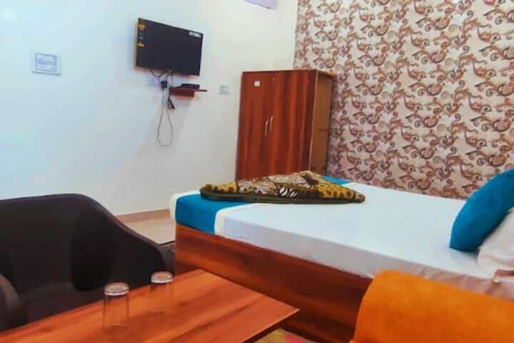 Room 4 of 26