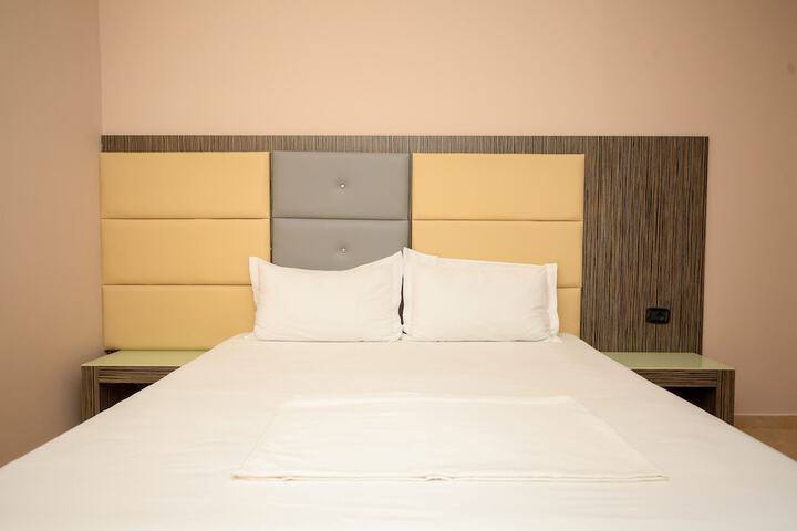 Room 25 of 218