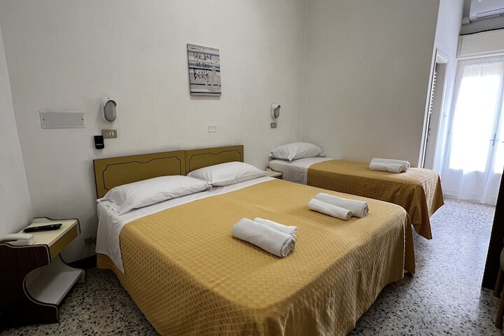 Room 5 of 25