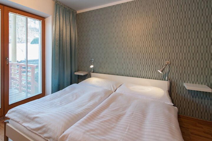 Room 7 of 140