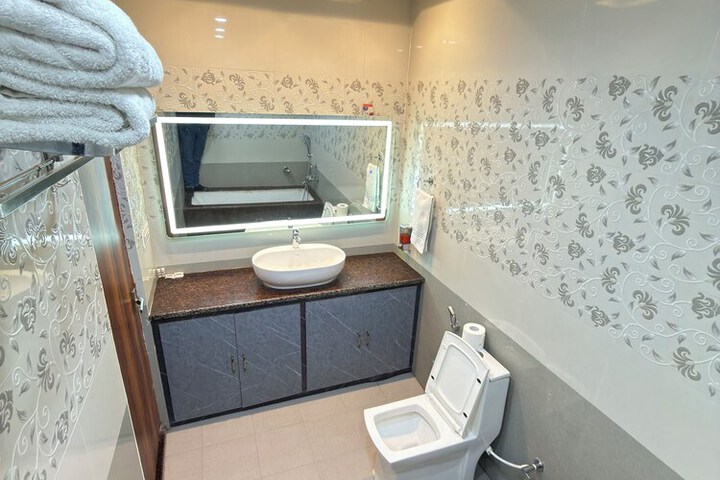 Room 43 of 48
