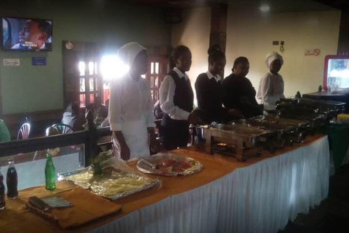Dining 8 of 12