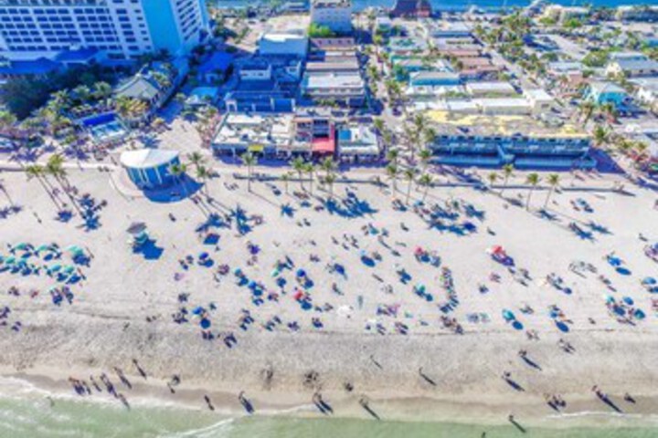 Hobe Unit 6 A in Hollywood, FL