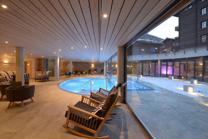 Pool 33 of 65