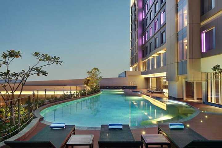 Hotel Pool