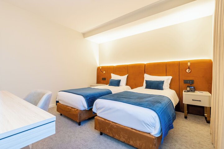 Room 32 of 152