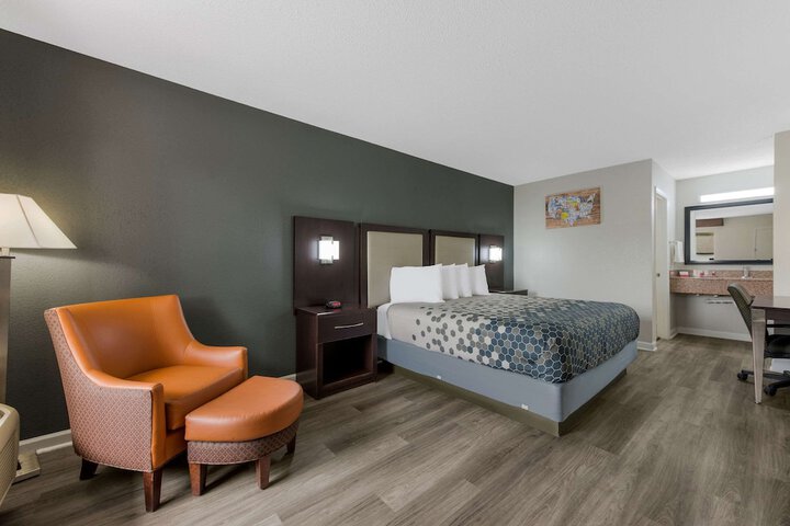 Room 9 of 42